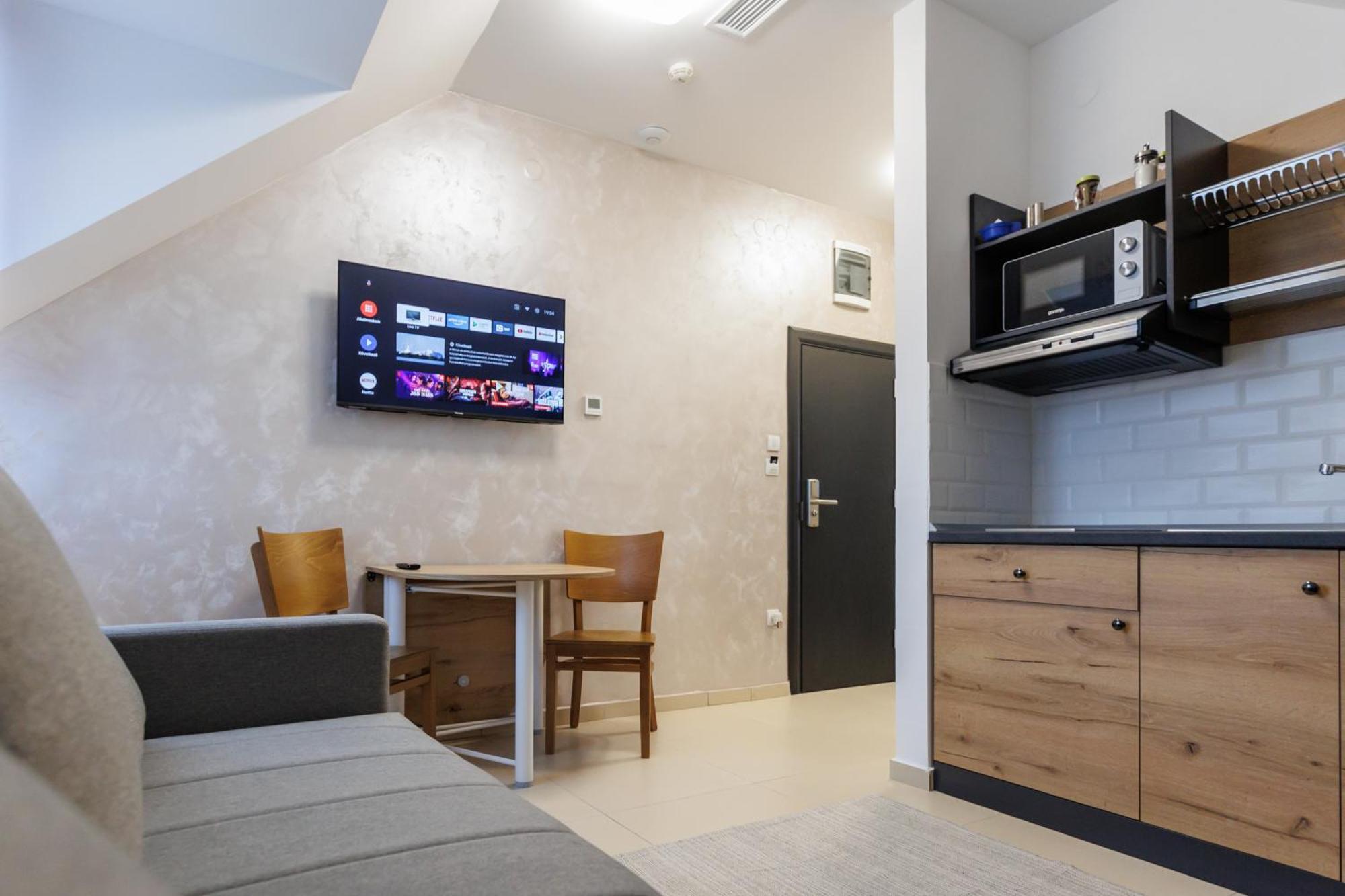 Navigator Hotel ปาลิช ภายนอก รูปภาพ