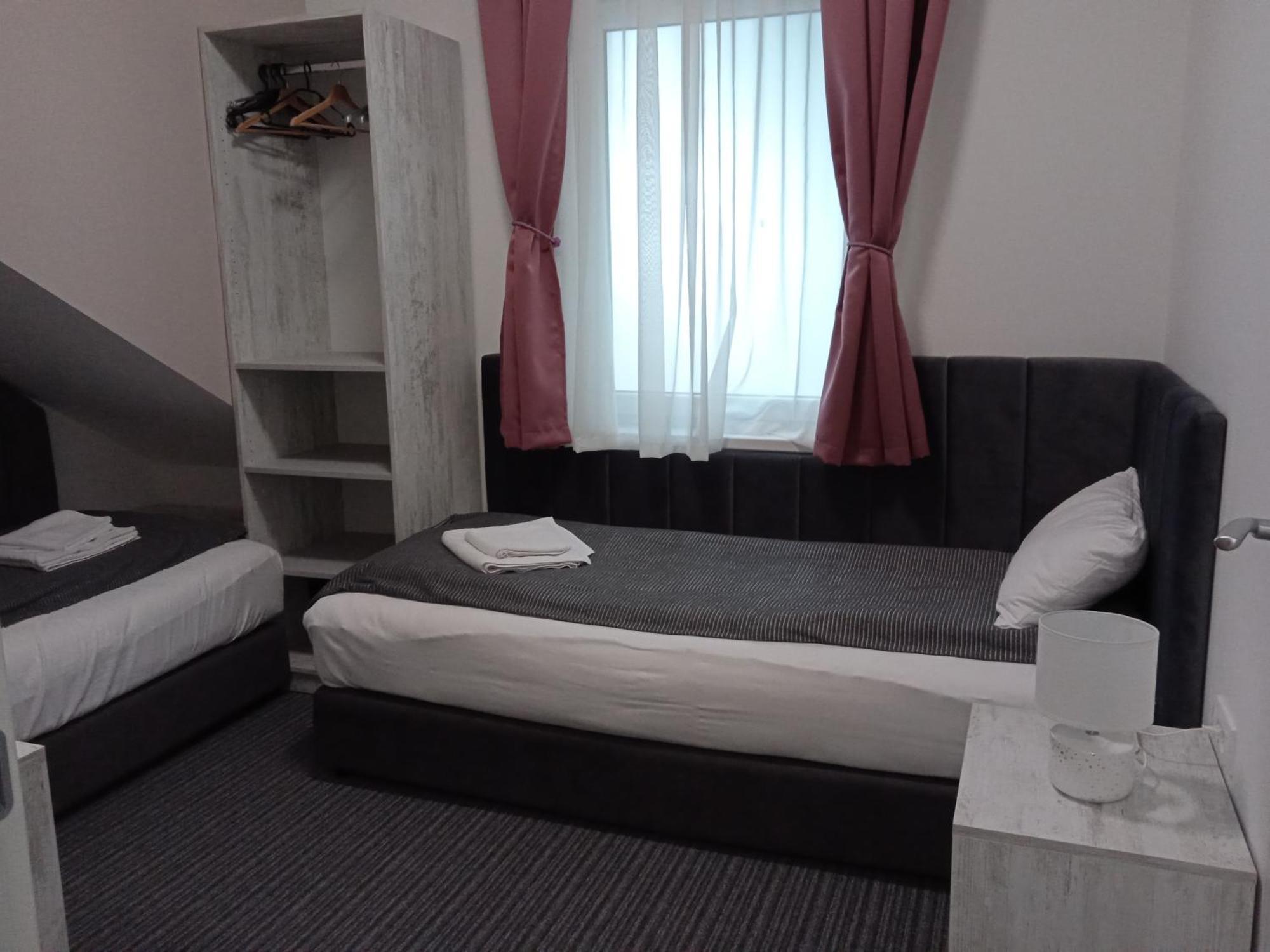 Navigator Hotel ปาลิช ห้อง รูปภาพ